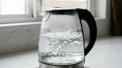Vařená voda: nebezpečná nebo ne? Rozebíráme mýty, kterým věří miliony lidí
